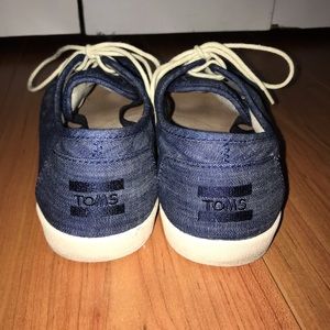 Toms Lace Up Shoes
